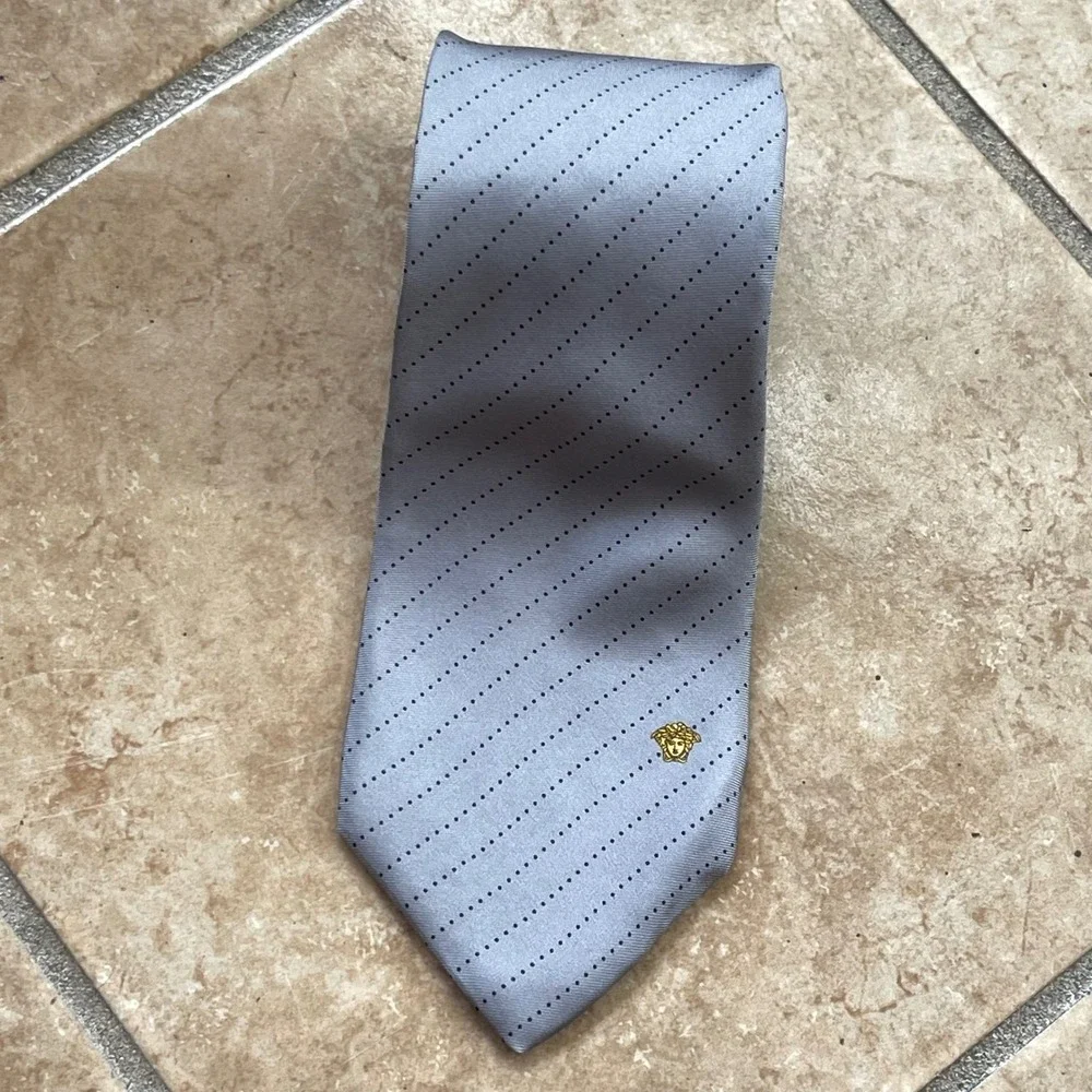 Gianni Versace Tie 100% Silk Italy Blue Gray Gold Medusa Logo Vintage Mens